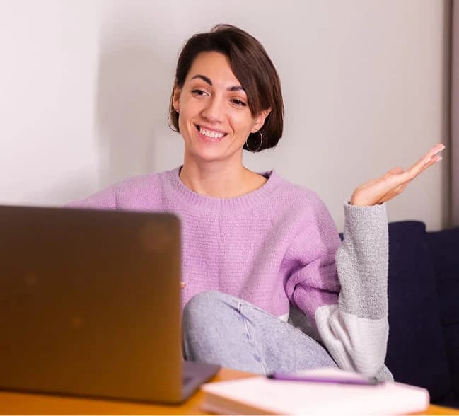 Alumna recibiendo apoyo personalizado durante una sesión online