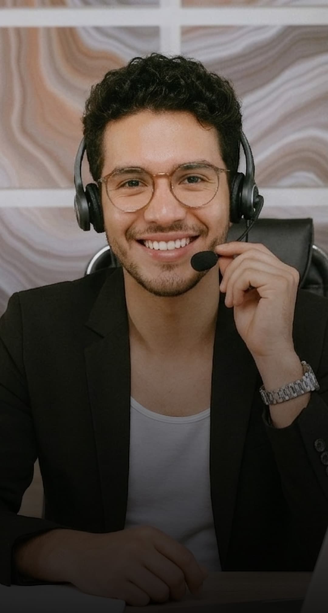 Asesor de EnglishMate listo para ayudarte