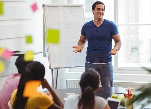 Estudiantes en una sesión presencial de preparación para IELTS