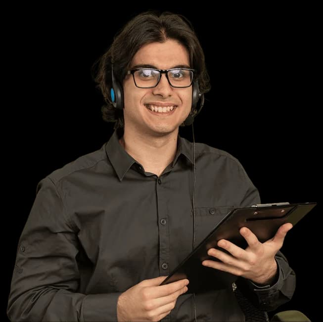 Speaker de EnglishMate con audífonos y una tablet
